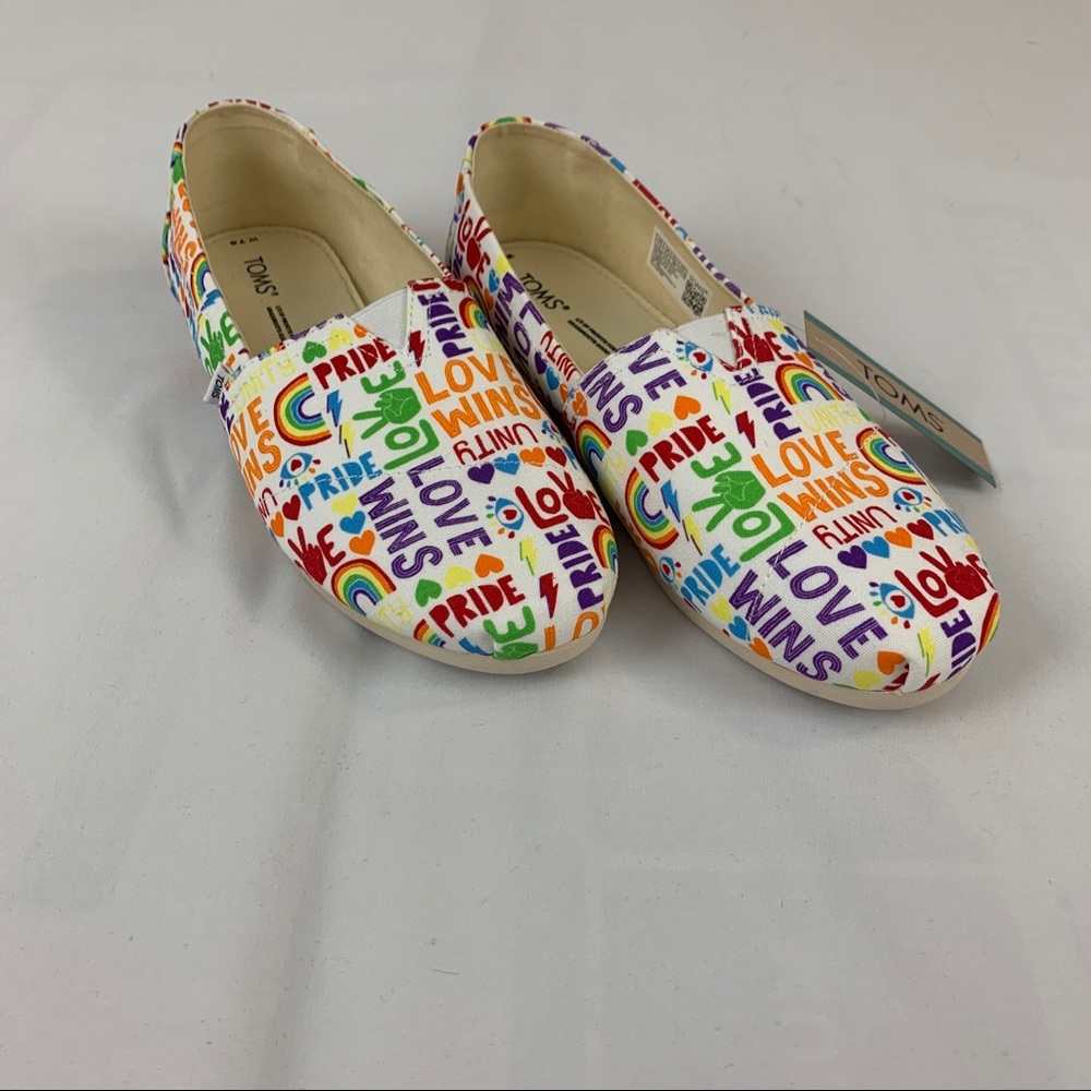 TOMS PRIDE WHITE MULTI UNITY PRINT SLIP ON BELMONT SHOES WOMEN'S SIZE 7.5 NWOB